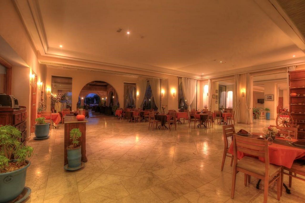 Villa Marco Au Jardin Des Senteurs El Ain Buitenkant foto